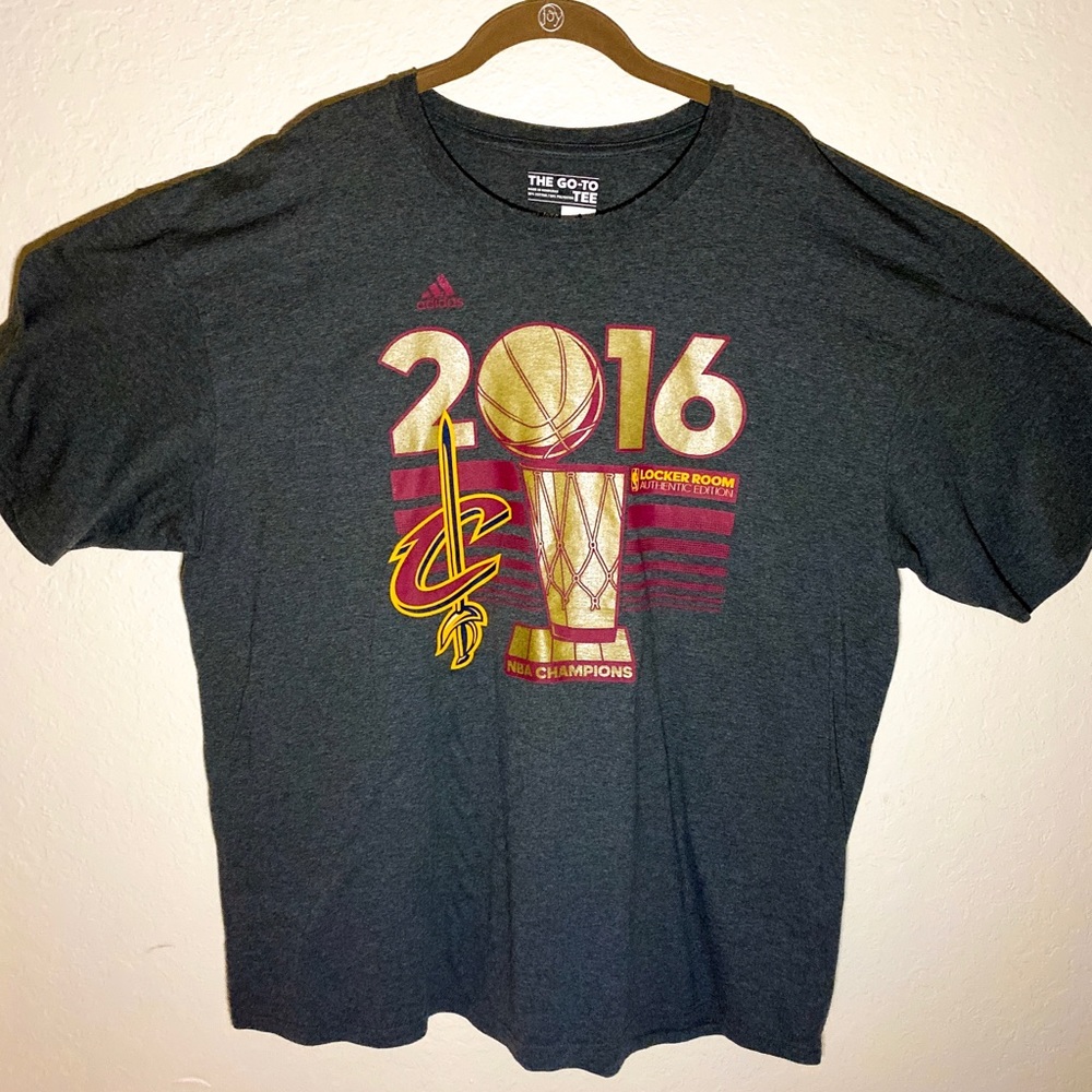 Adidas UNISEX Comfy Cleveland Cavs Champ T-Shirt🏀